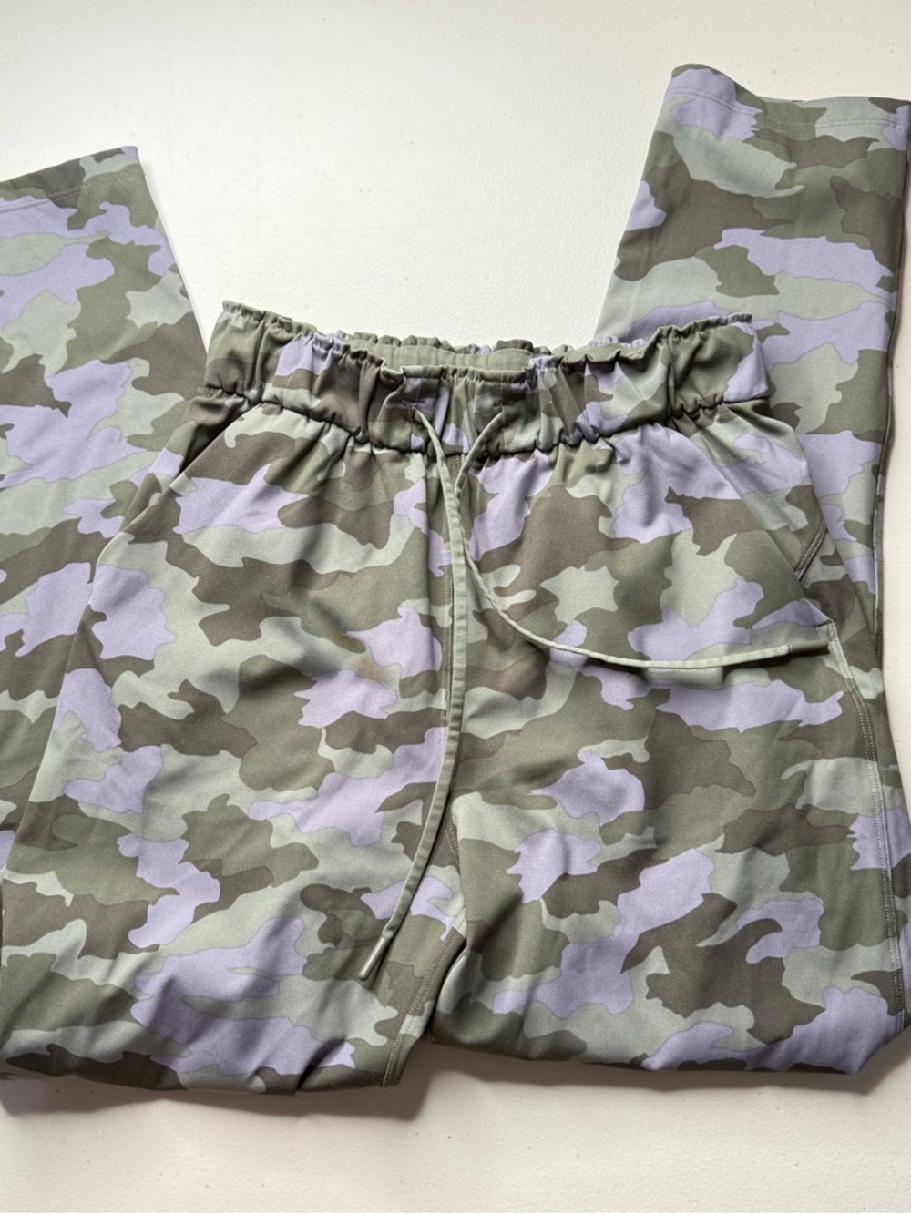 Preowned Lululemon Keep Moving 7/8 Pant Size 4 Heritage Camo Dusky Lavender